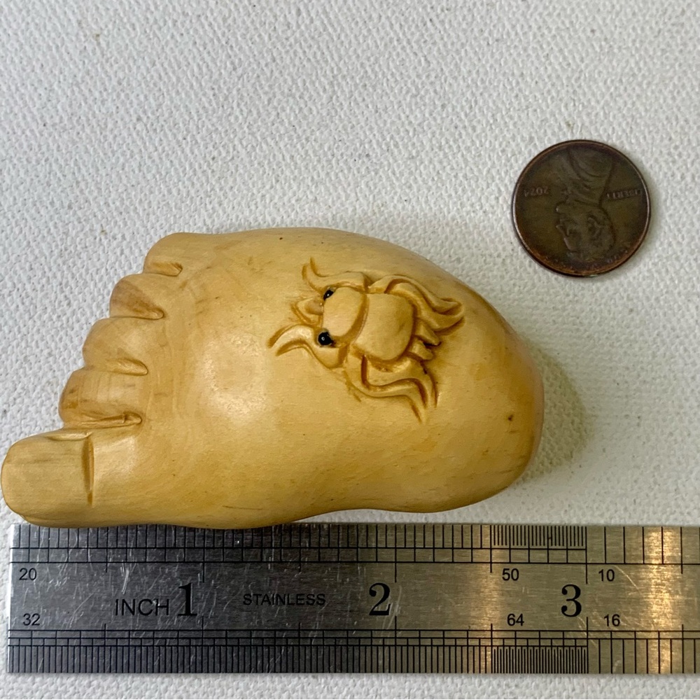 Vintage Netsuke Human Foot With Spider Carving Boxwood Hand Carved Figurine 2.5" - Picture 15 of 16